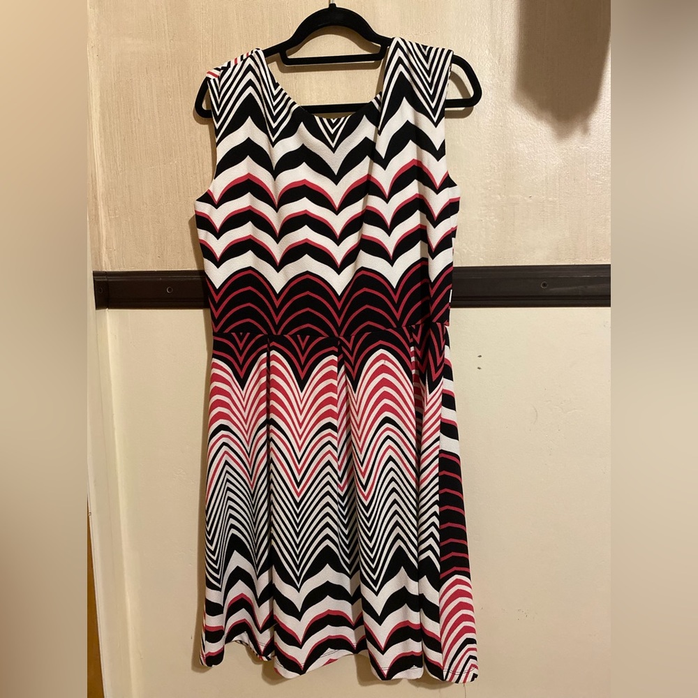 Cute, comfortable and flattering dress!  Perfect for Summer!